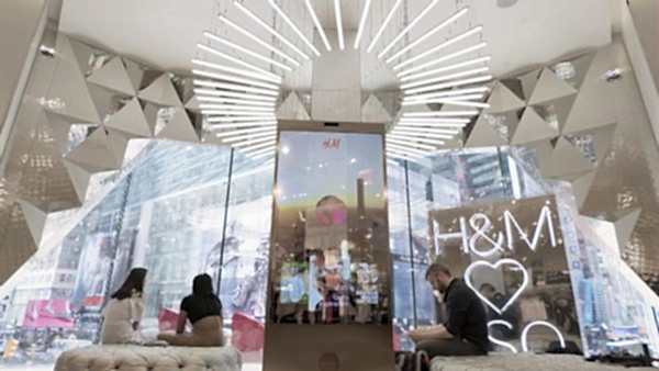 Microsoft представило зеркало-стилиста для H&M